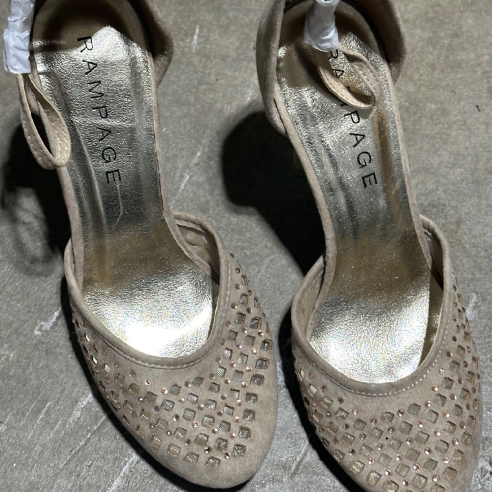 Shoes - Picture 4 of 5